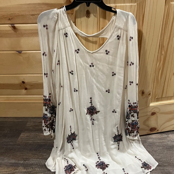 Free People Oxford Embroidered Mini Boho Dress Long Sleeves CutOut Back - Picture 3 of 5